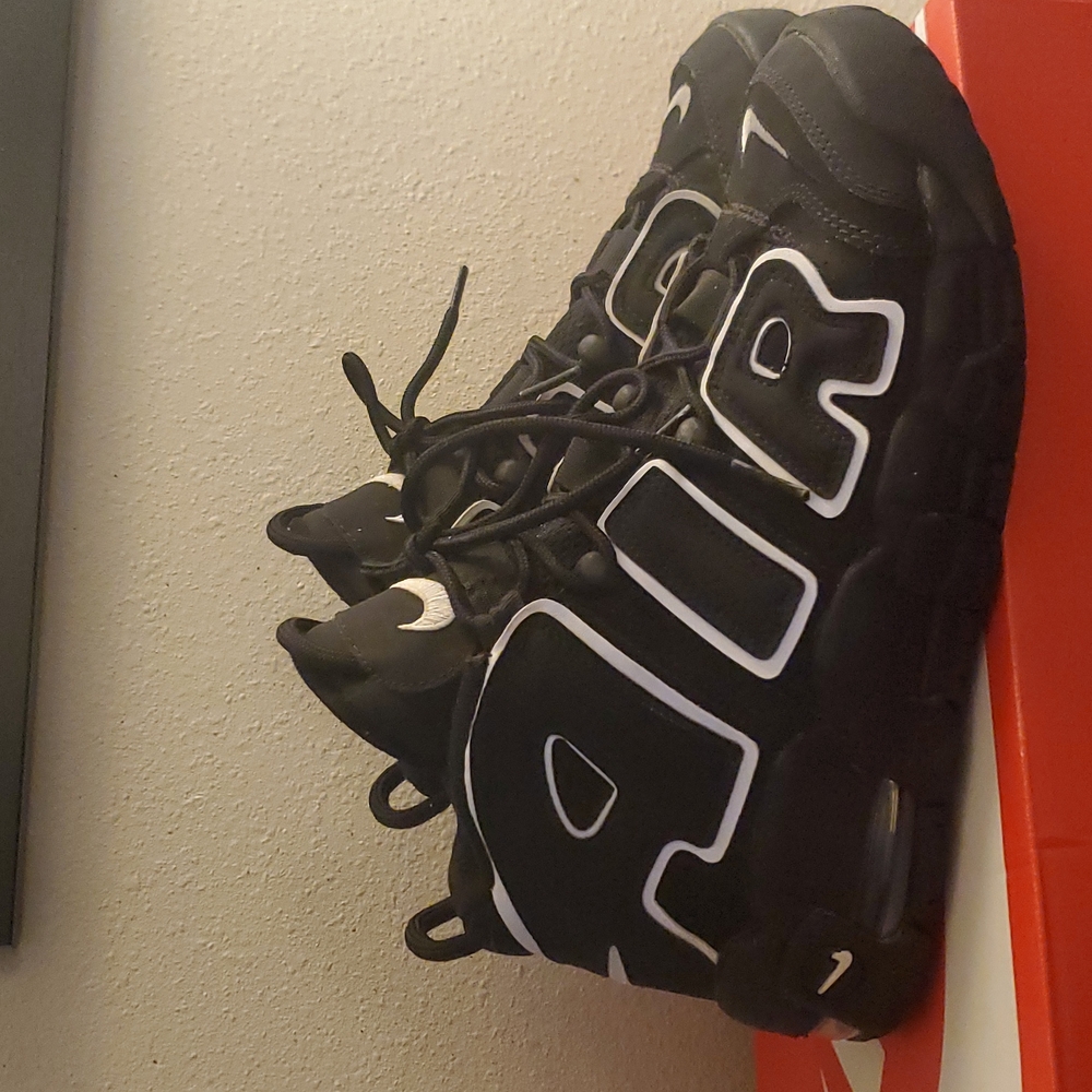 Nike Air More Uptempo GS / size 6.5 Y Black/White/Black